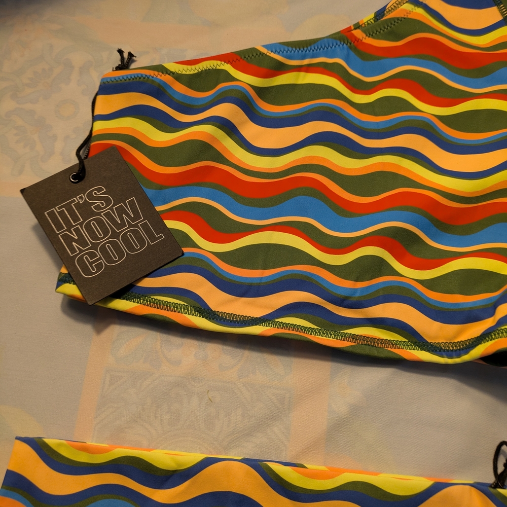 Colorful Wave Pattern Bikini Set - Picture 4 of 6